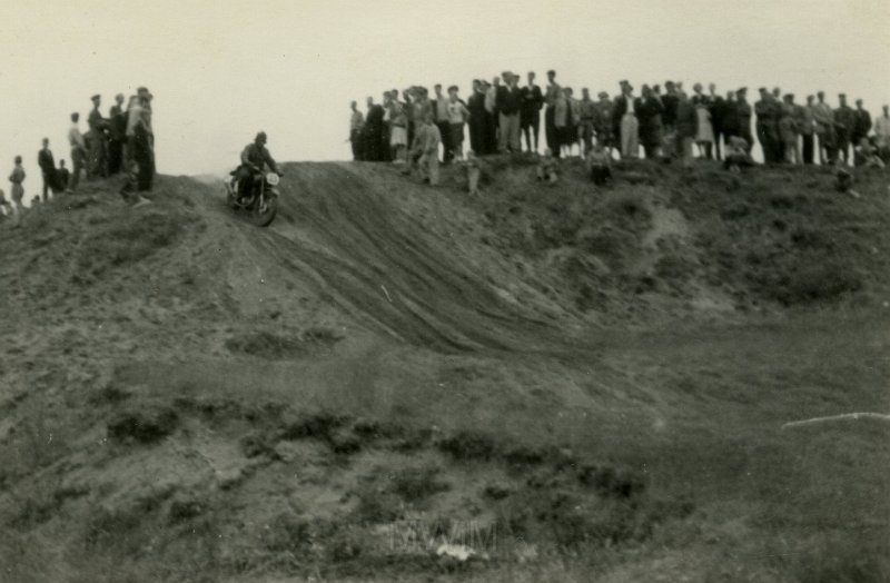 KKE 4335.jpg - Motocrossy z udziałem Tadeusza Giedrojcia.